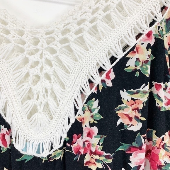 LOVE J Crochet and Fringe Top Size Medium - Picture 2 of 8